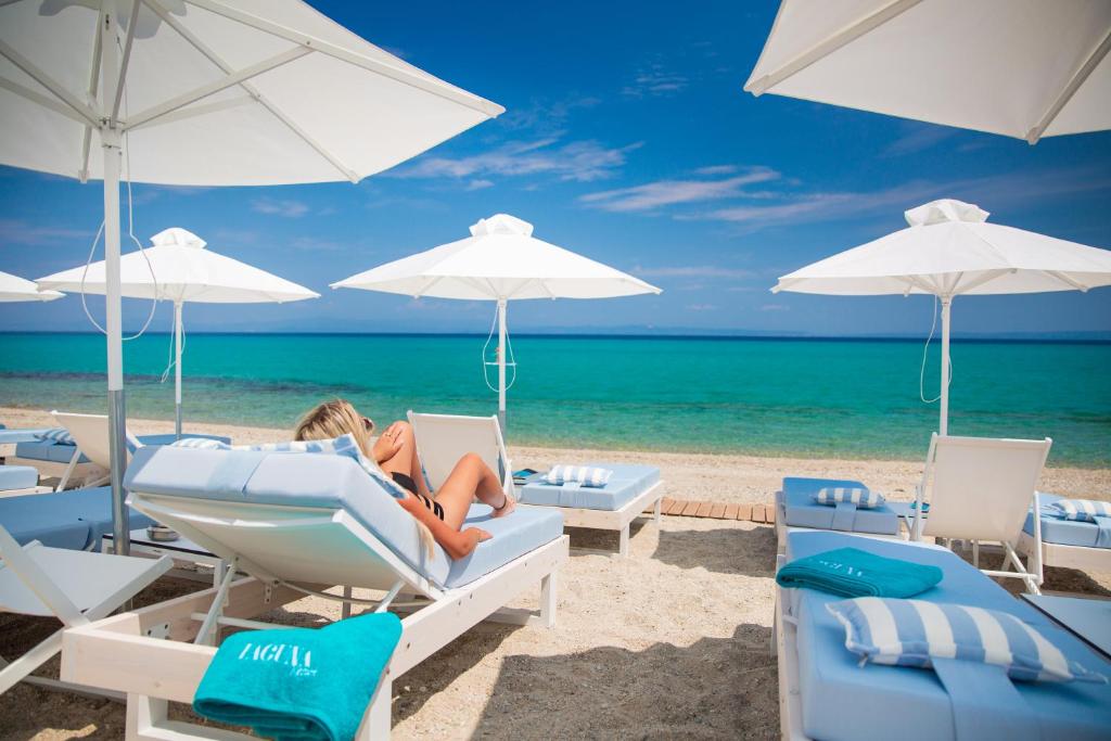 Плажът на Хотел Laguna Resort Ханиоти, Халкидики