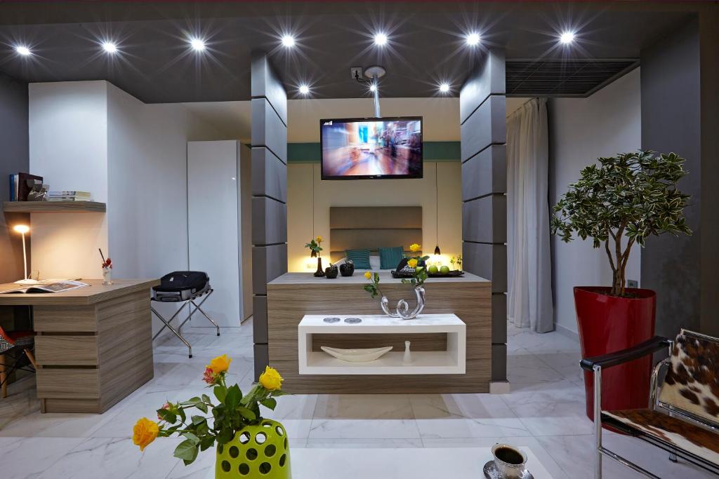 Sokratis Hotel е малък, но много популярен хотел в Неа Муданя